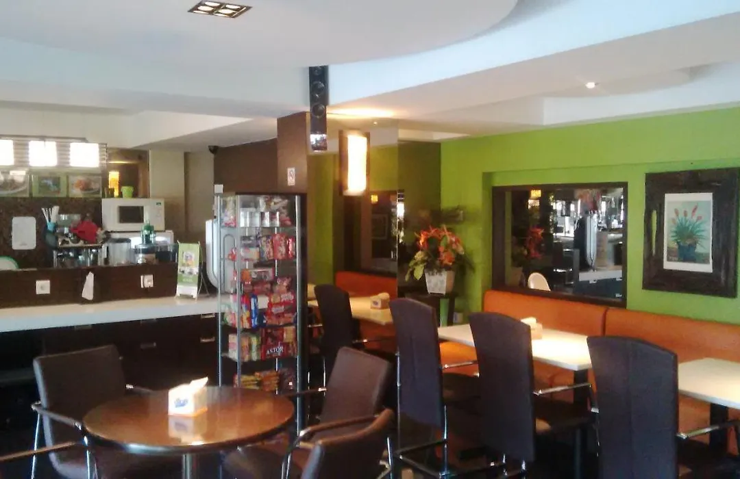 Bamboo Inn Hotel & Cafe-1