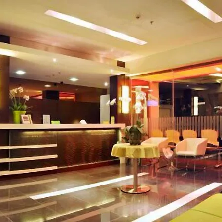 Bamboo Inn Hotel & Cafe-3